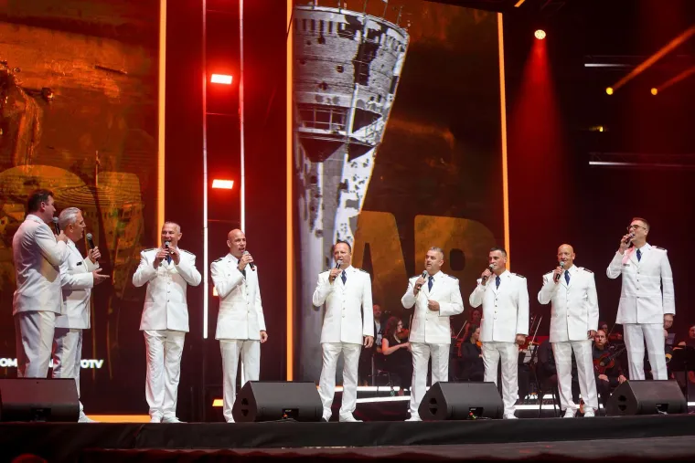 Zagreb je grmio tijekom koncerta u Areni: Krema domaće scene i hrvatske zastave u zraku