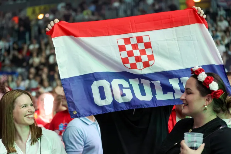 Zagreb je grmio tijekom koncerta u Areni: Krema domaće scene i hrvatske zastave u zraku