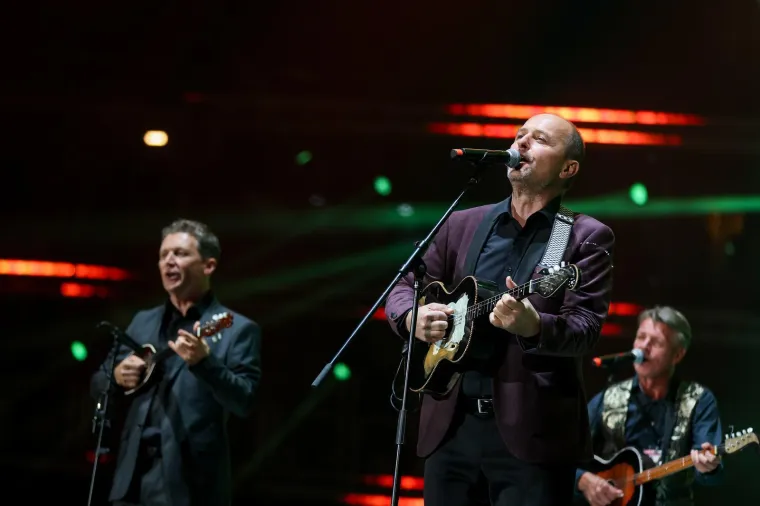 Zagreb je grmio tijekom koncerta u Areni: Krema domaće scene i hrvatske zastave u zraku
