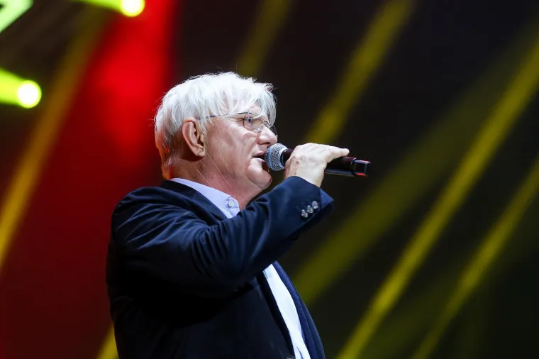 Zagreb je grmio tijekom koncerta u Areni: Krema domaće scene i hrvatske zastave u zraku