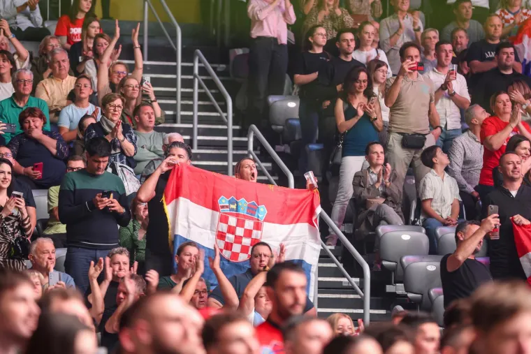 Zagreb je grmio tijekom koncerta u Areni: Krema domaće scene i hrvatske zastave u zraku