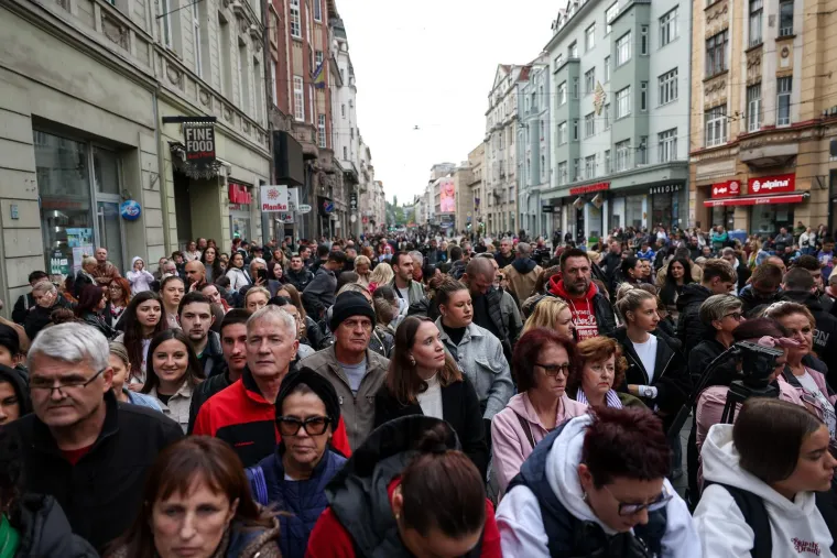 Sarajlije u suzama, stigla Hanka Paldum: Krenulo okupljanje u čast Halidu Bešliću