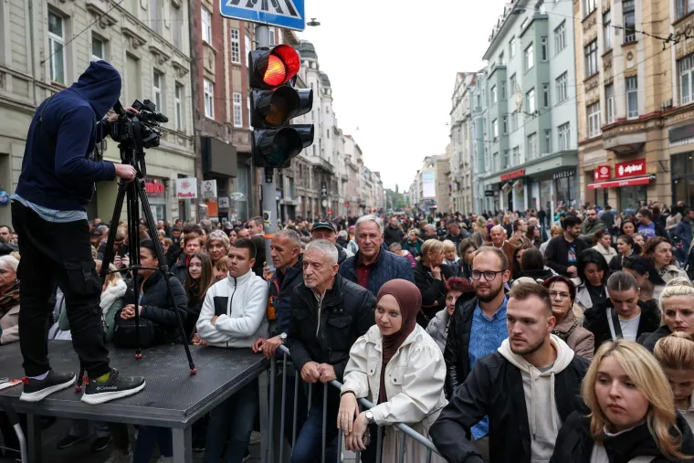 Sarajlije u suzama, stigla Hanka Paldum: Krenulo okupljanje u čast Halidu Bešliću