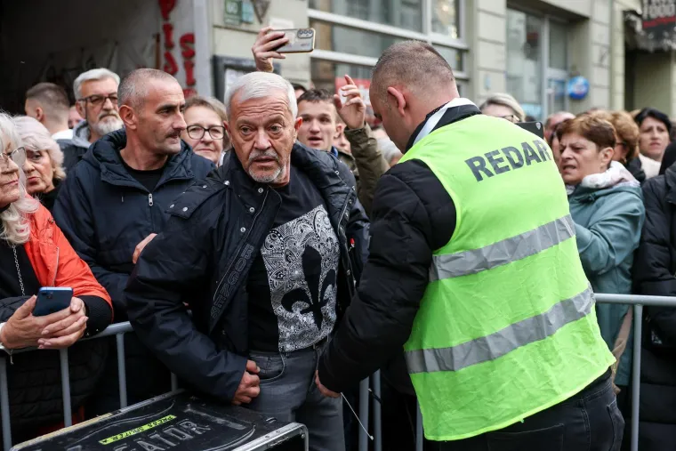 Sarajlije u suzama, stigla Hanka Paldum: Krenulo okupljanje u čast Halidu Be&scaron;liću