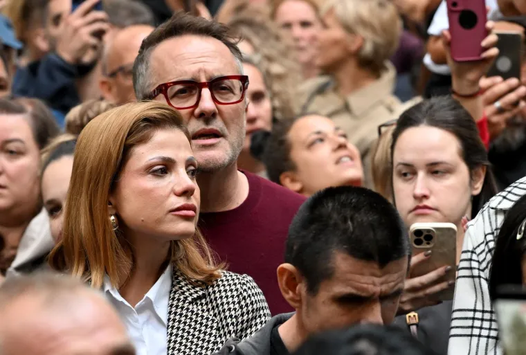 Harmonika, ljiljani i suze za Halida: Okupila se gomila obožavatelja, među njima i poznata lica