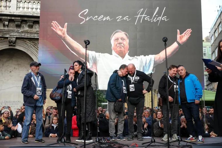 Sarajlije u suzama, stigla Hanka Paldum: Krenulo okupljanje u čast Halidu Bešliću