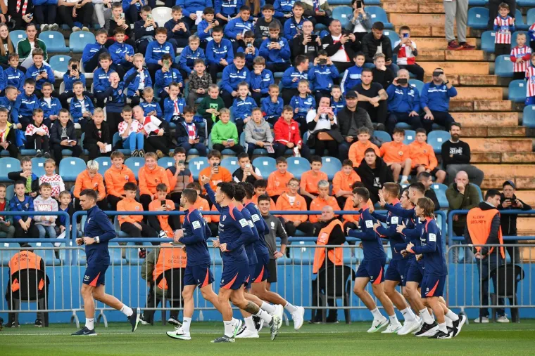 Osmijeh od uha do uha! Pogledajte kako su Modrić i Gvardiol reagirali kada su čuli rezultat Češke