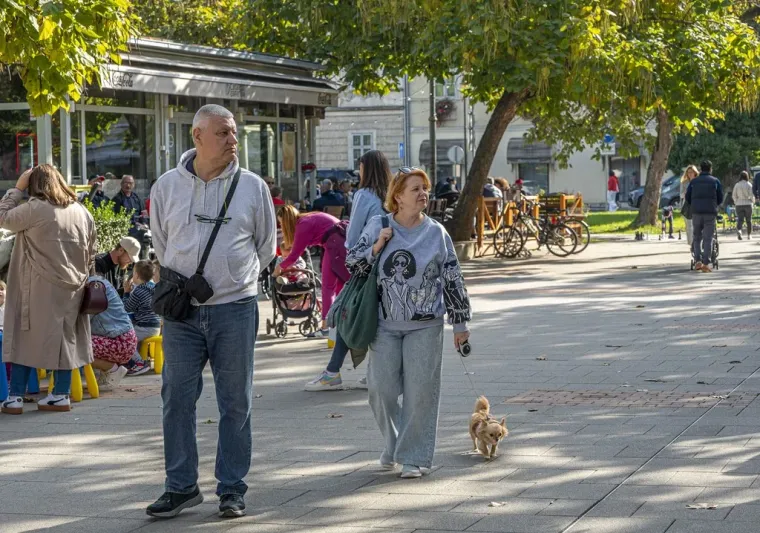 Neki su gledali kestene, ali ipak su se svi okretali za njom: Ova dama ukrala je show u Karlovcu