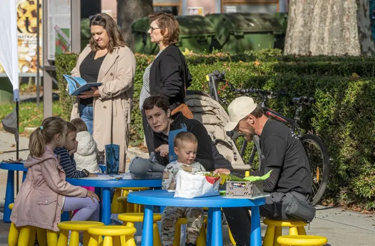 Neki su gledali kestene, ali ipak su se svi okretali za njom: Ova dama ukrala je show u Karlovcu