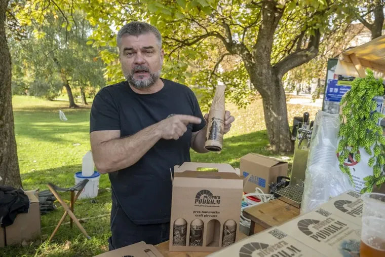 Neki su gledali kestene, ali ipak su se svi okretali za njom: Ova dama ukrala je show u Karlovcu