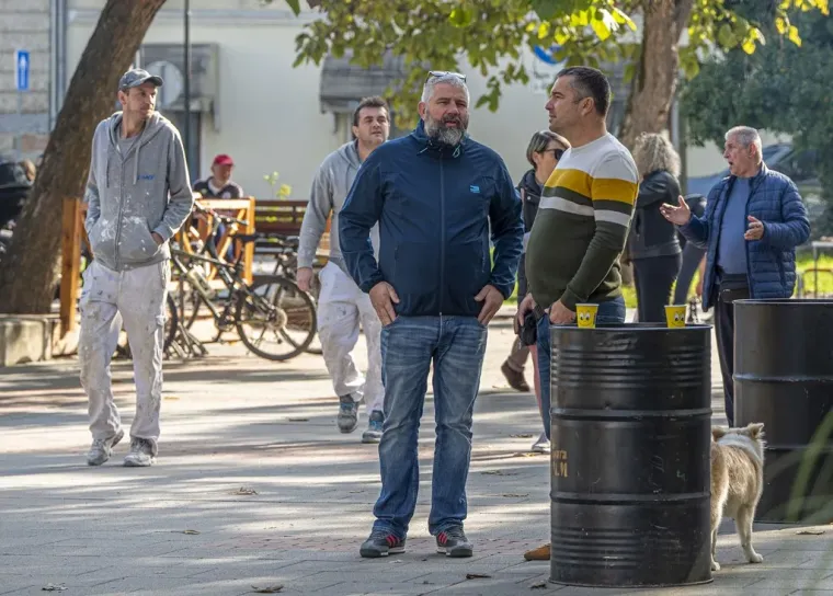 Neki su gledali kestene, ali ipak su se svi okretali za njom: Ova dama ukrala je show u Karlovcu