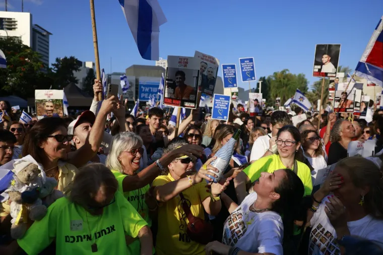 Pogledajte suze radosnice i slavlje u Tel Avivu: Taoci se nakon dvije godine vraćaju kući