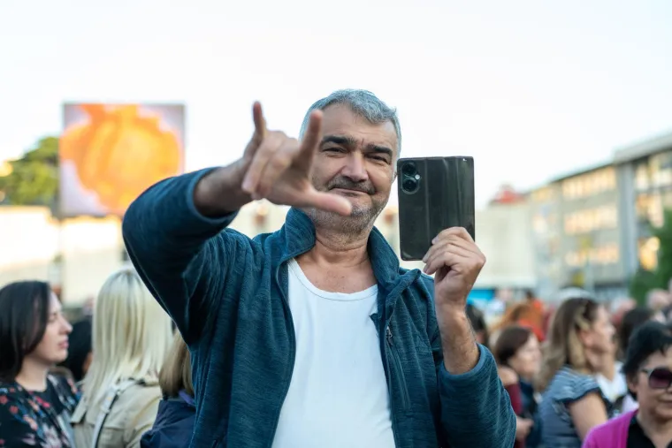 Srbija i Crna Gora oplakuju kralja narodne glazbe: Građani u suzama pjevali njegove hitove