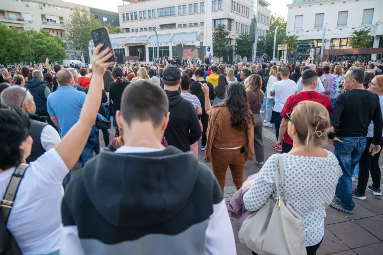 Srbija i Crna Gora oplakuju kralja narodne glazbe: Građani u suzama pjevali njegove hitove