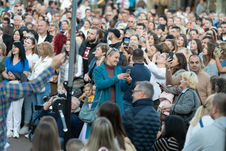 Srbija i Crna Gora oplakuju kralja narodne glazbe: Građani u suzama pjevali njegove hitove