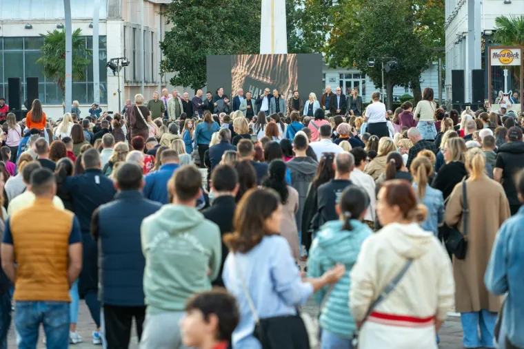 Srbija i Crna Gora oplakuju kralja narodne glazbe: Građani u suzama pjevali njegove hitove