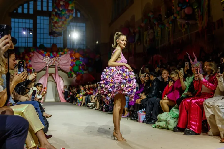 Djevojka Danija Olma završila na naslovnici: 'Ležala sam potpuno gola sedam sati'