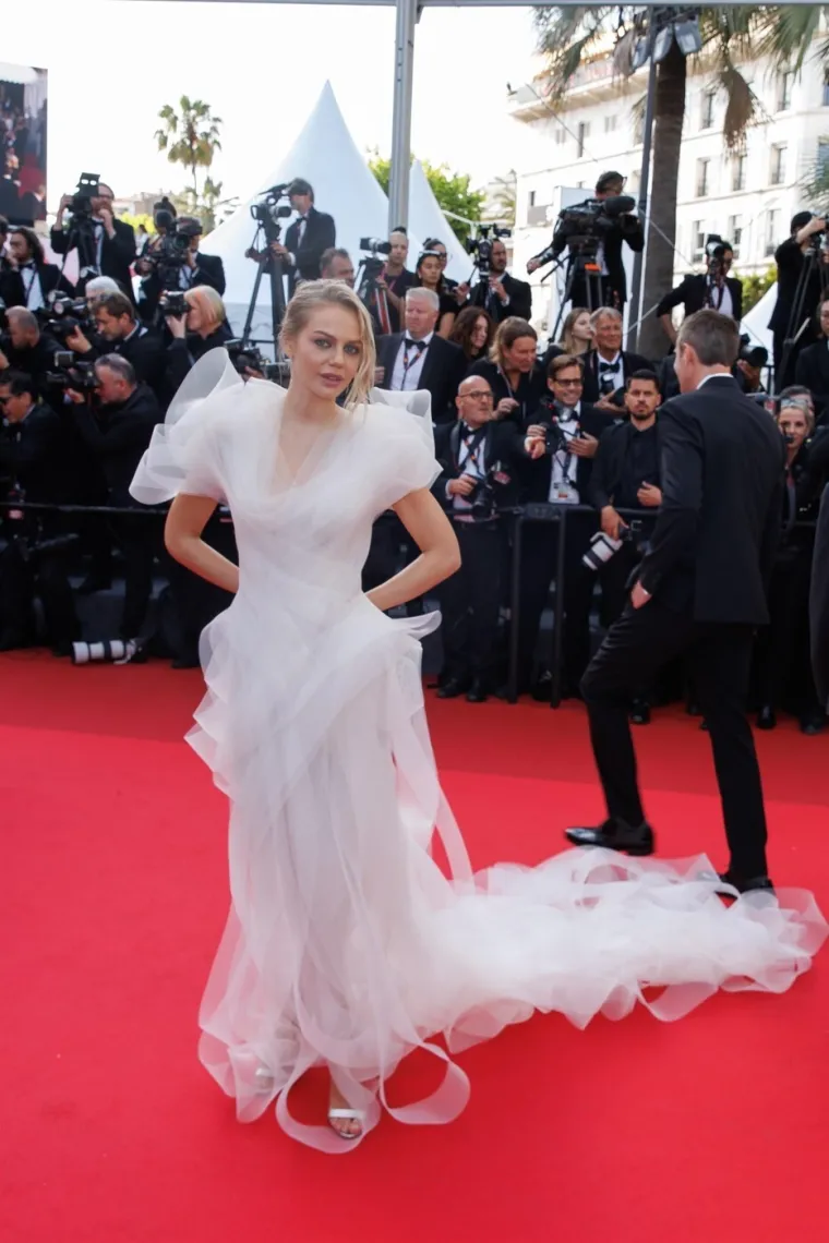 Djevojka Danija Olma završila na naslovnici: 'Ležala sam potpuno gola sedam sati'