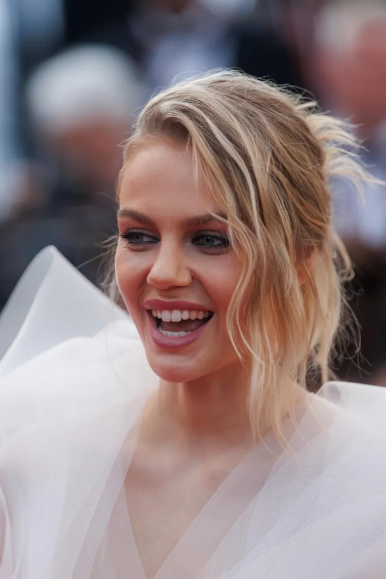 Djevojka Danija Olma zavr&scaron;ila na naslovnici: 'Ležala sam potpuno gola sedam sati'