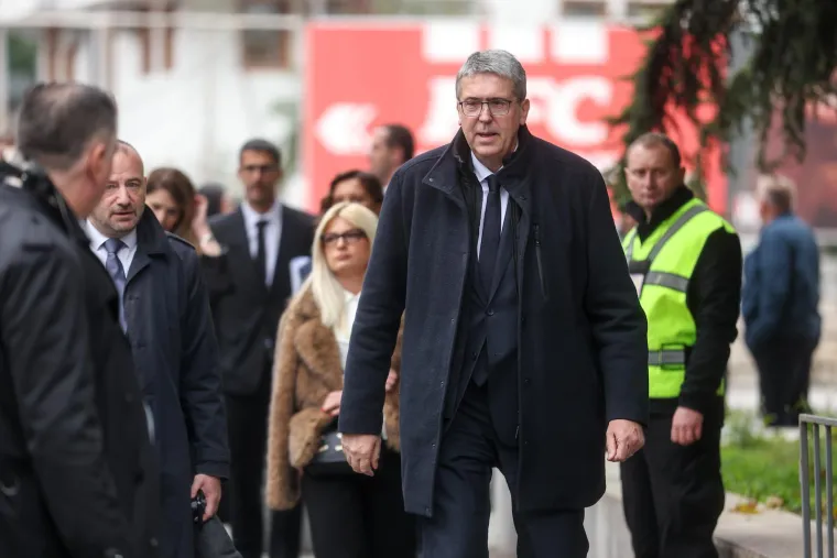 Tko je sve stigao na komemoraciju za Halida Be&scaron;lića? Brojne zvijezde tuguju za pjevačem