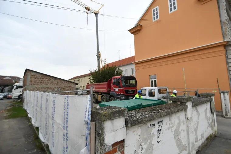 Ovo je mjesto smrti u Bjelovaru: Policija istražuje kako je došlo do tragedije na gradilištu