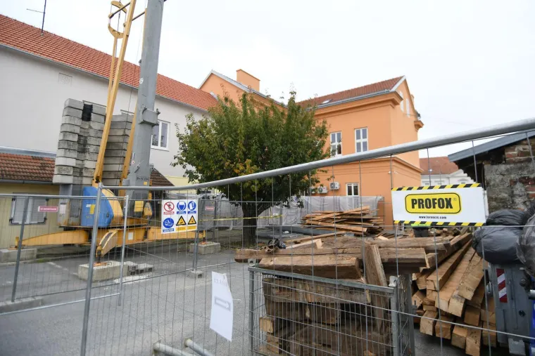 Ovo je mjesto smrti u Bjelovaru: Policija istražuje kako je došlo do tragedije na gradilištu