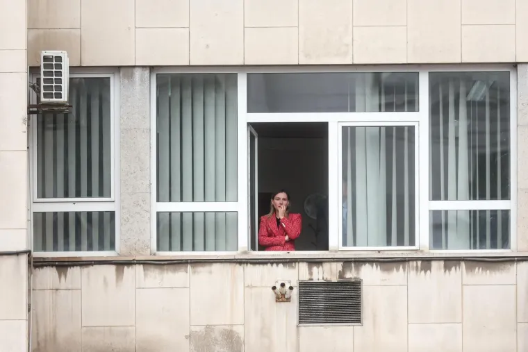 Suze, cvijeće i tuga na licima: Stotine obožavatelja stiglo na komemoraciju za Halida