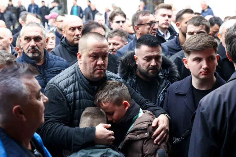 Sarajevo tuguje: Ovako je izgledala molitva u Begovoj džamiji, fotografije iz zraka su nevjerojatne