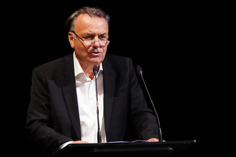 Suze, zagrljaji i ti&scaron;ina: Pogledajte emotivne prizore s komemoracije Halida Be&scaron;lića