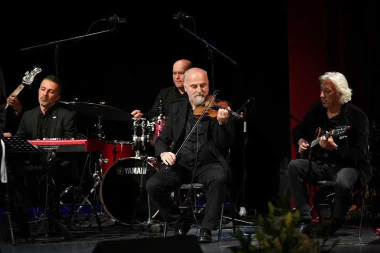 Suze, zagrljaji i ti&scaron;ina: Pogledajte emotivne prizore s komemoracije Halida Be&scaron;lića