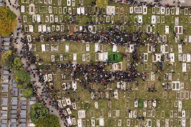 Pogledajte pogreb Halida Be&scaron;lića: Oko 100 tisuća ljudi ispratilo kralja narodne glazbe