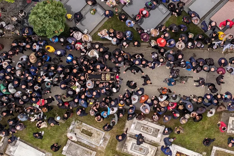 Pogledajte pogreb Halida Be&scaron;lića: Oko 100 tisuća ljudi ispratilo kralja narodne glazbe