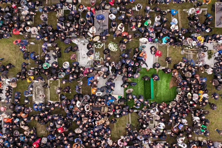 Pogledajte pogreb Halida Be&scaron;lića: Oko 100 tisuća ljudi ispratilo kralja narodne glazbe