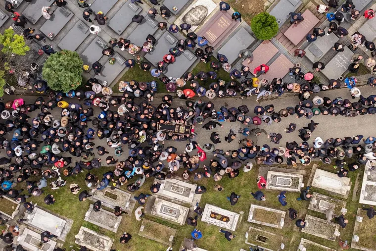 Pogledajte pogreb Halida Be&scaron;lića: Oko 100 tisuća ljudi ispratilo kralja narodne glazbe