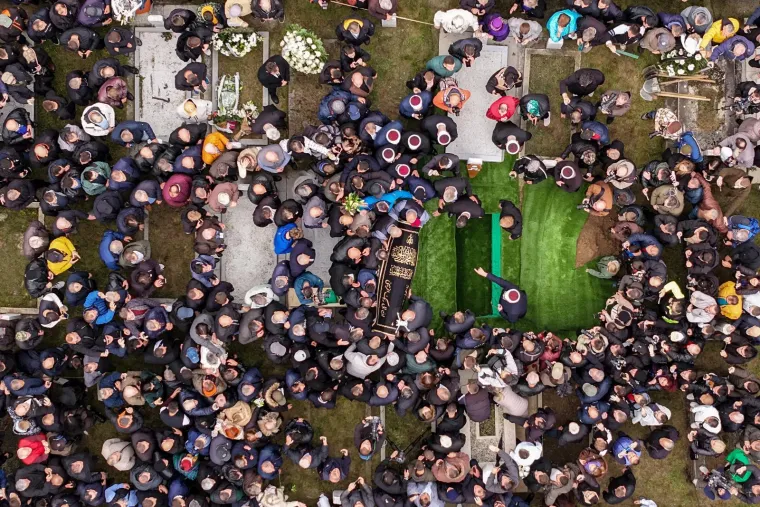 Pogledajte pogreb Halida Be&scaron;lića: Oko 100 tisuća ljudi ispratilo kralja narodne glazbe