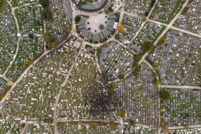 Pogledajte pogreb Halida Be&scaron;lića: Oko 100 tisuća ljudi ispratilo kralja narodne glazbe