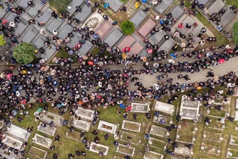 Pogledajte pogreb Halida Be&scaron;lića: Oko 100 tisuća ljudi ispratilo kralja narodne glazbe