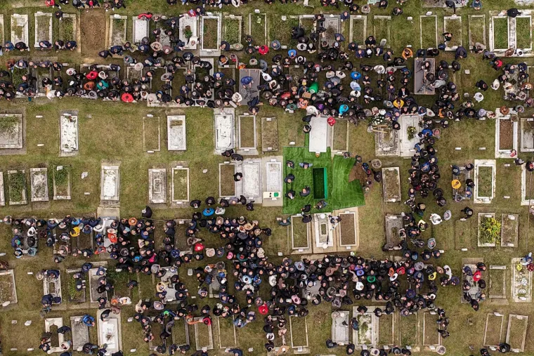 Pogledajte pogreb Halida Be&scaron;lića: Oko 100 tisuća ljudi ispratilo kralja narodne glazbe