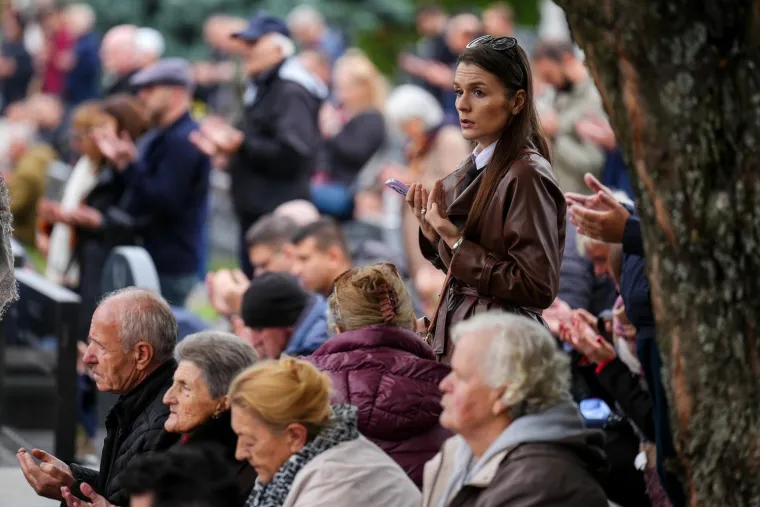 Pogledajte pogreb Halida Bešlića: Oko 100 tisuća ljudi ispratilo kralja narodne glazbe