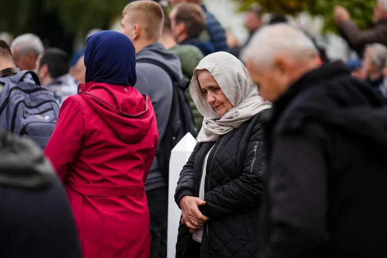 Pogledajte pogreb Halida Be&scaron;lića: Oko 100 tisuća ljudi ispratilo kralja narodne glazbe