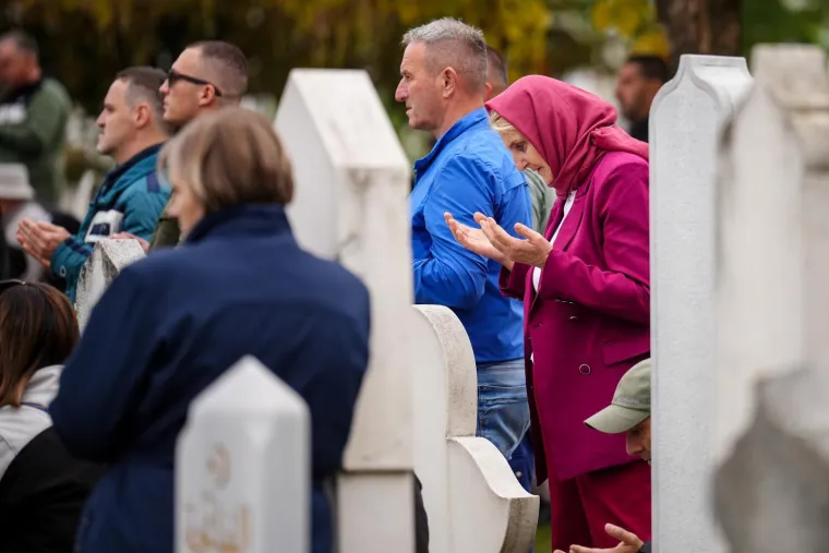 Pogledajte pogreb Halida Be&scaron;lića: Oko 100 tisuća ljudi ispratilo kralja narodne glazbe