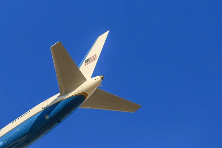 Moćni lovci pratili Trumpa u avionu, a onda je sjeo u 'Zvijer': 'Iranci su pretučeni i izubijani'