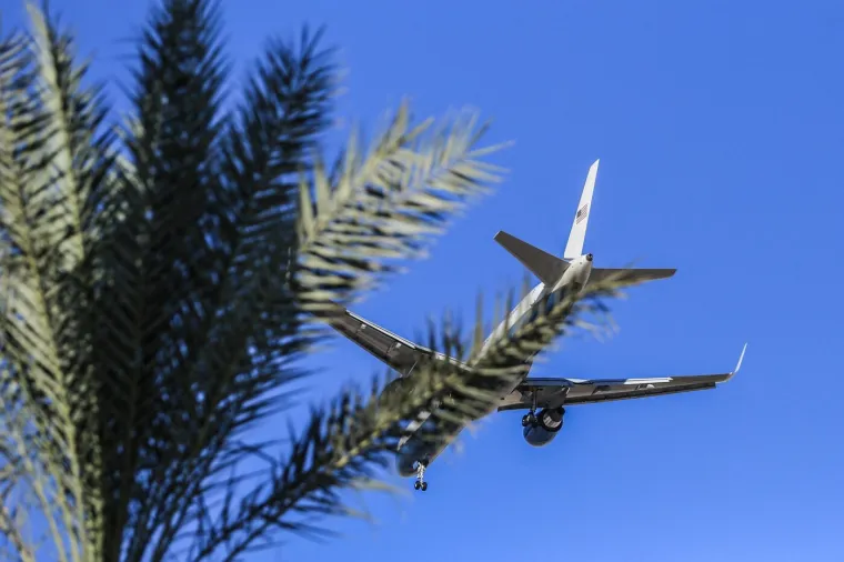 Moćni lovci pratili Trumpa u avionu, a onda je sjeo u 'Zvijer': 'Iranci su pretučeni i izubijani'