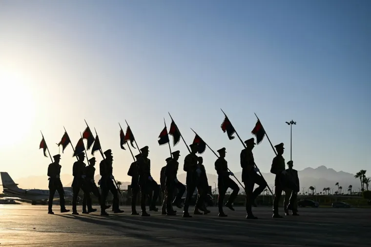 Moćni lovci pratili Trumpa u avionu, a onda je sjeo u 'Zvijer': 'Iranci su pretučeni i izubijani'