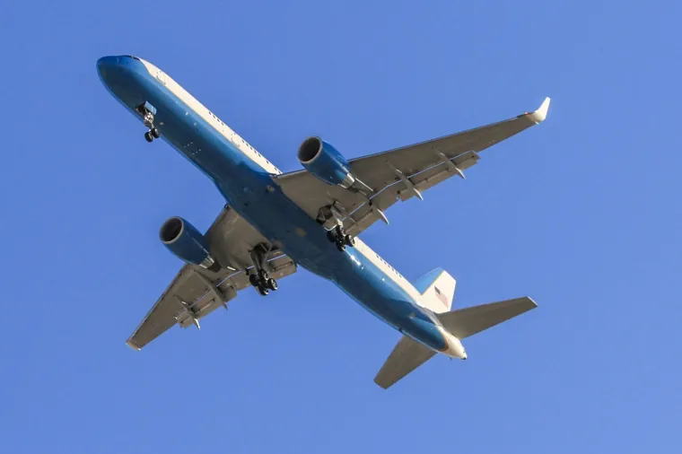 Moćni lovci pratili Trumpa u avionu, a onda je sjeo u 'Zvijer': 'Iranci su pretučeni i izubijani'