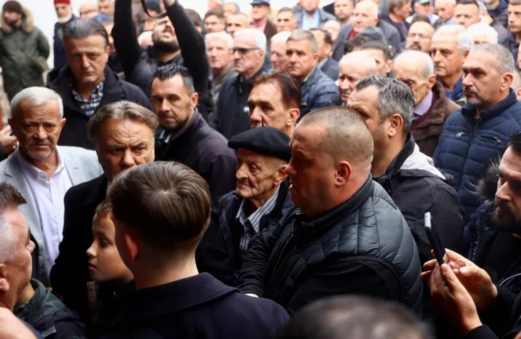 Svjetska agencija objavila galeriju fotografija sa sprovoda Halida Be&scaron;lića: Prizori slamaju srca