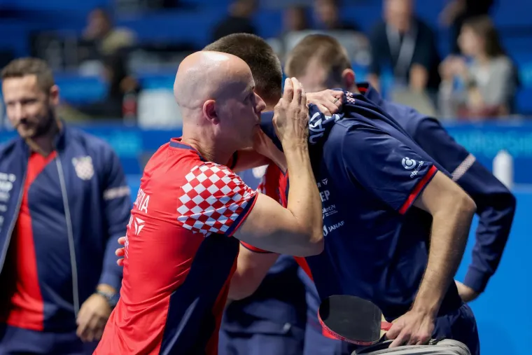 Svi u zadarskom košarkaškom hramu gledali su što djevojke rade na stolu