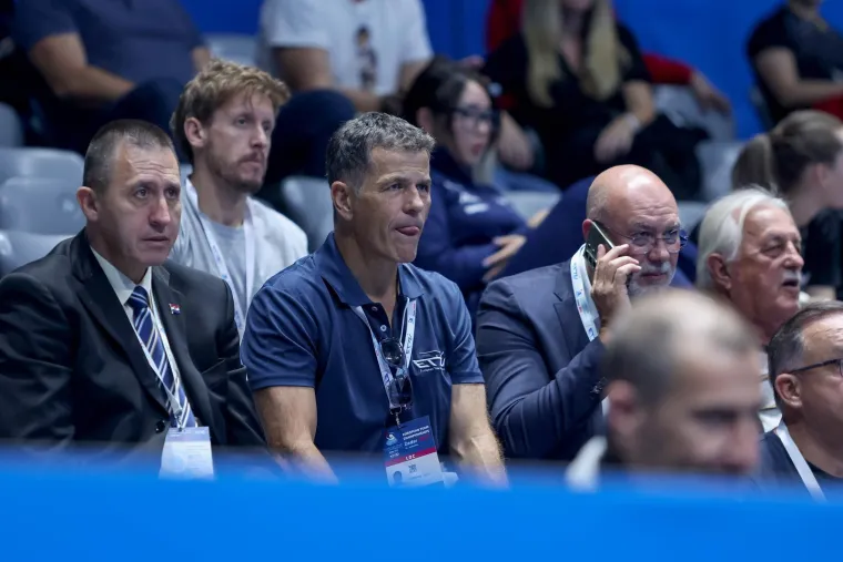 Svi u zadarskom košarkaškom hramu gledali su što djevojke rade na stolu