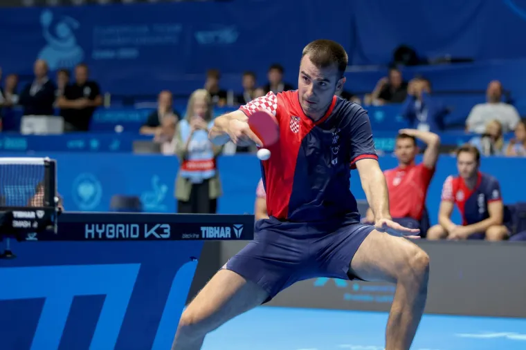 Svi u zadarskom ko&scaron;arka&scaron;kom hramu gledali su &scaron;to djevojke rade na stolu