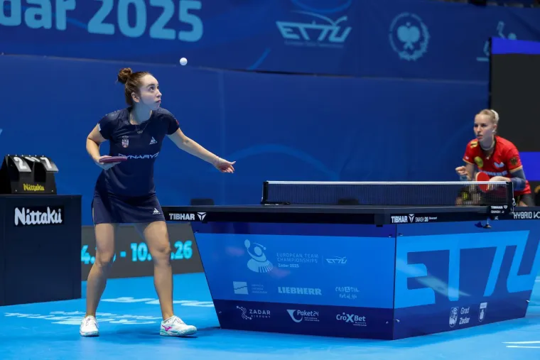 Svi u zadarskom košarkaškom hramu gledali su što djevojke rade na stolu